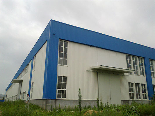 Prefabbricato contemporaneo in acciaio