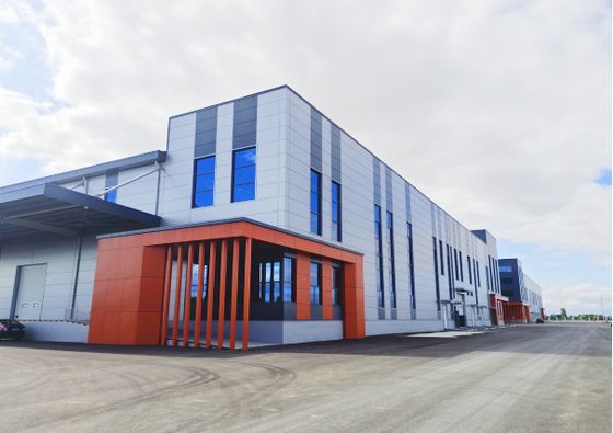 Capannone industriale con struttura in acciaio per officina, edificio prefabbricato, magazzino, ingegneria, edifici di stoccaggio